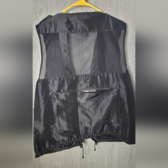 Black Outdoor Utility Vest - Picture 8 of 9